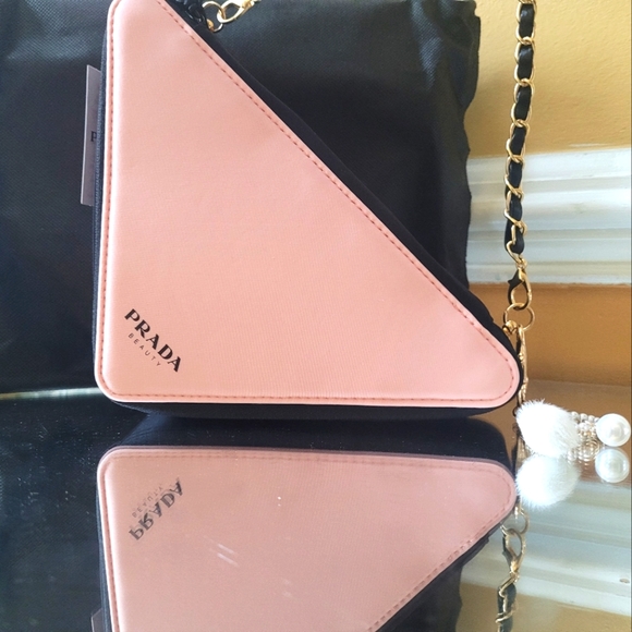 - Prada triangle beauty pouch converted into shoulder bag or cross body - Picture 7 of 14
